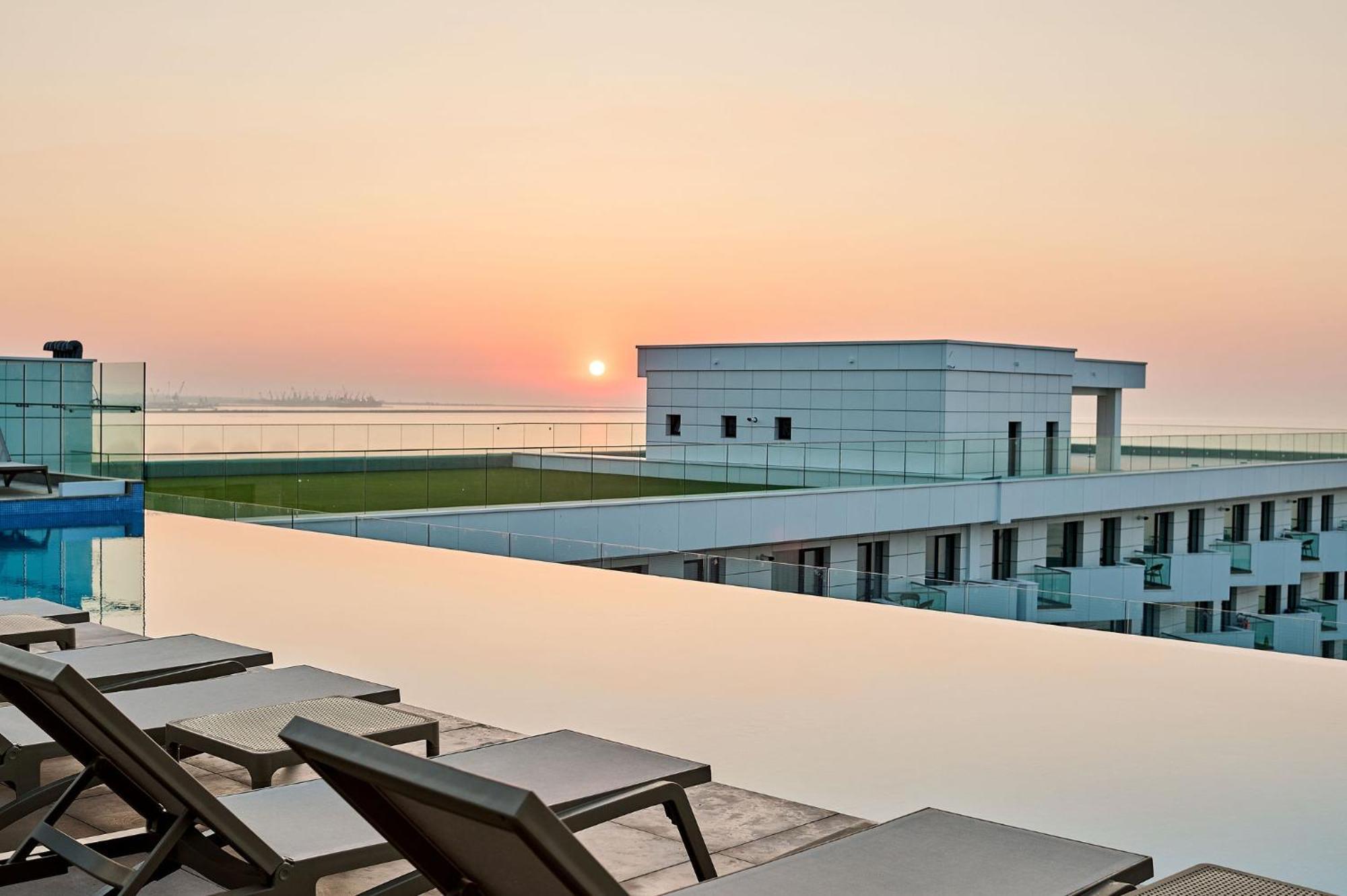 Summer Residence Apartment In Infinity Beach Resort - Parking Mamaia Eksteriør bilde