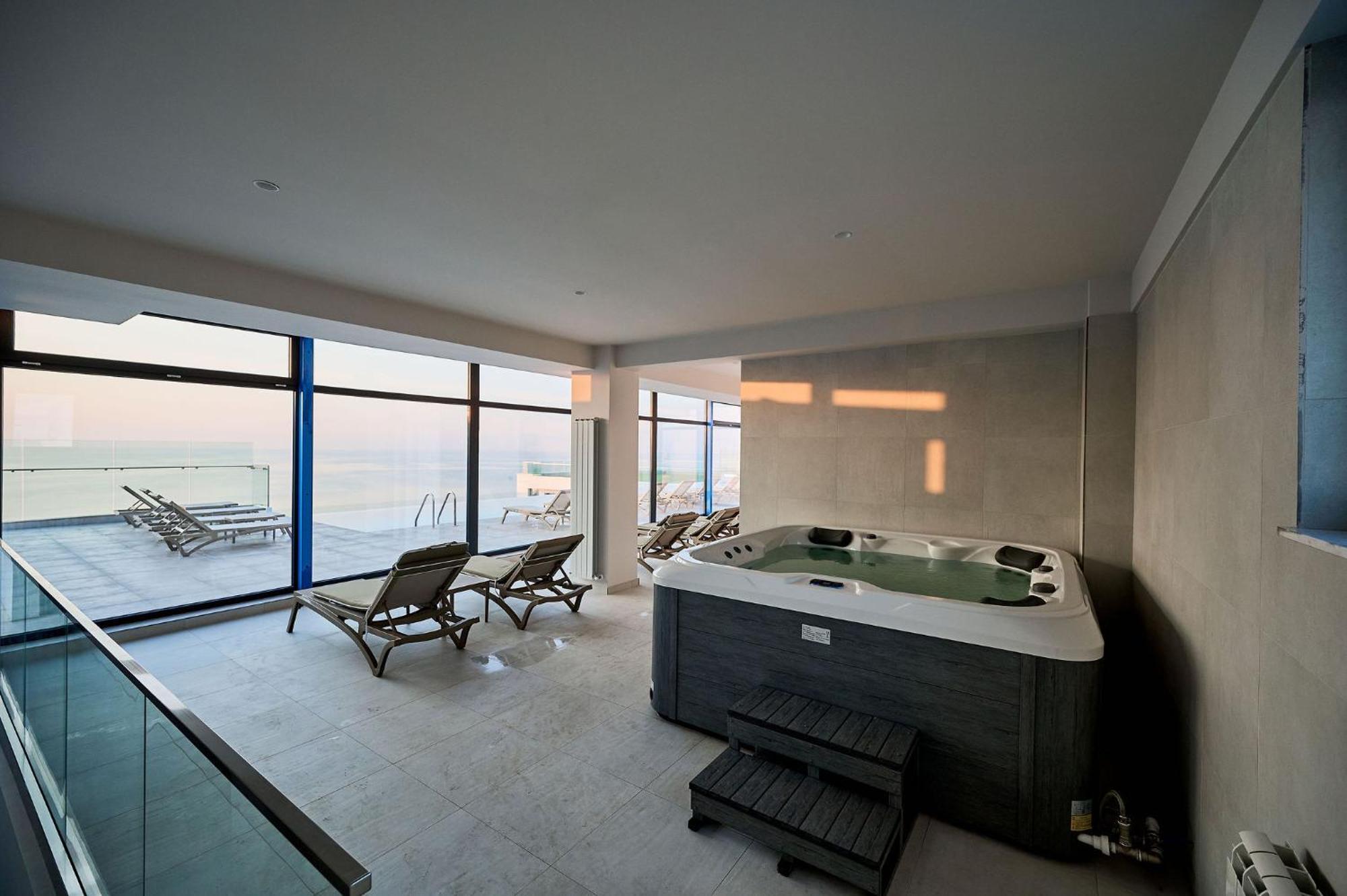 Summer Residence Apartment In Infinity Beach Resort - Parking Mamaia Eksteriør bilde