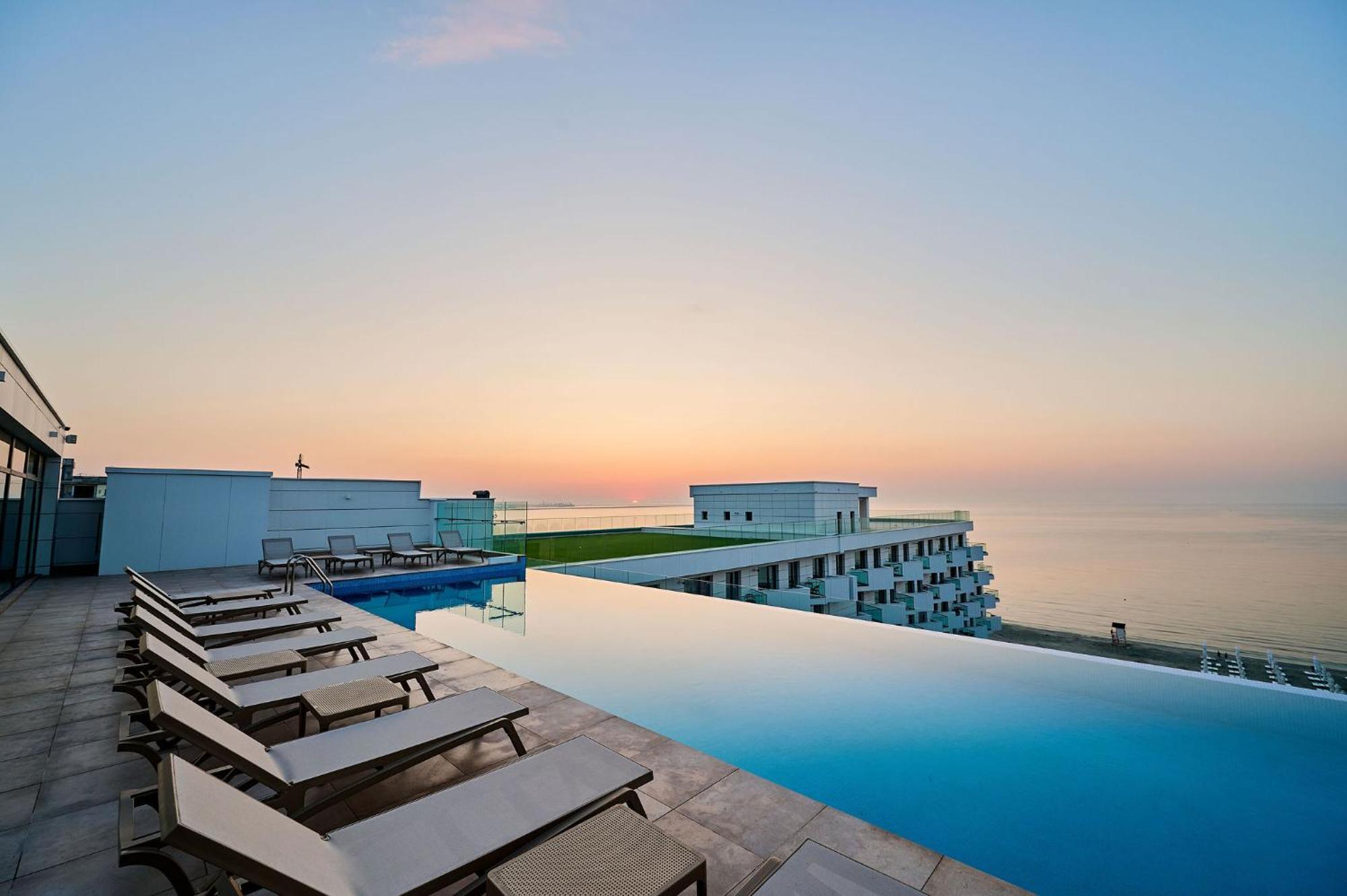 Summer Residence Apartment In Infinity Beach Resort - Parking Mamaia Eksteriør bilde